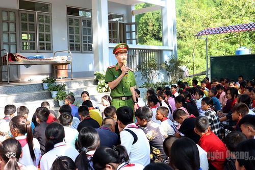 An toàn đến lớp