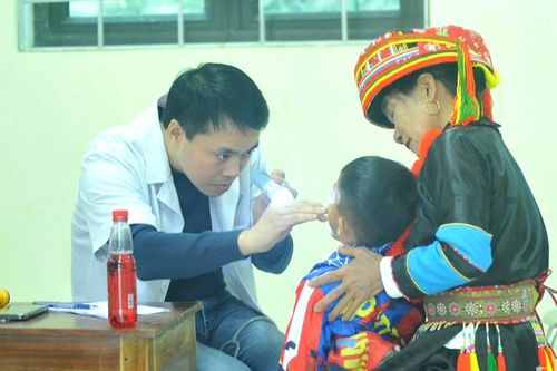 Nguồn lực y tế hướng về cơ sở