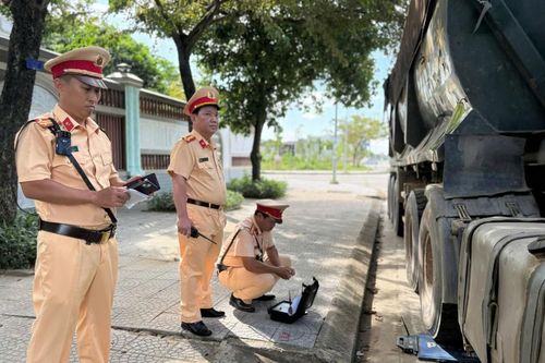 Huế: Xử lý nghiêm hàng loạt phương tiện chở hàng quá khổ, quá tải