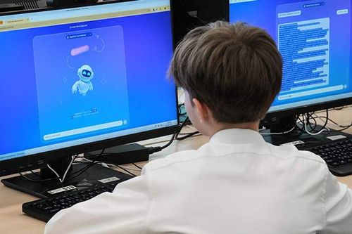 Nga: Học sinh chỉ được dùng AI từ lớp 5, cấm sử dụng trong kỳ thi