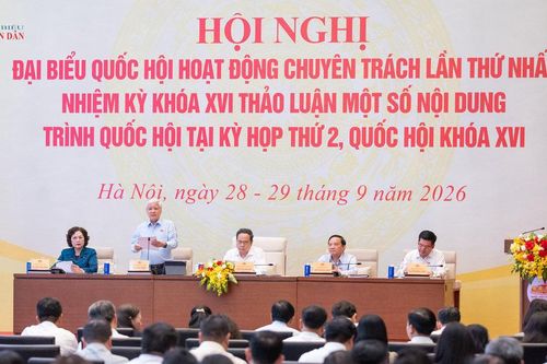 Đẩy mạnh phân cấp, cắt giảm thủ tục thực chất