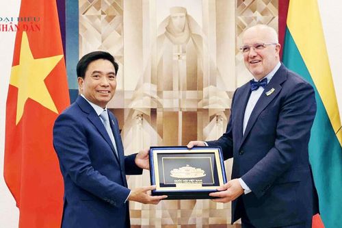 Phó Chủ tịch Quốc hội, Thượng tướng Nguyễn Doãn Anh thăm chính thức Lít - va: Tăng cường tin cậy, mở rộng hợp tác giữa hai nước