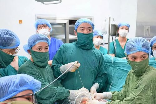 Lần đầu tiên đặt bóng vào khí quản cứu thai nhi trong bụng mẹ