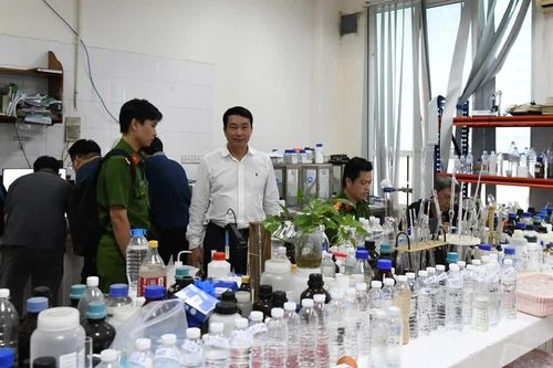 Khởi tố 28 bị can 'bán giấy ăn tiền'