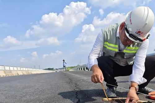 Vết nứt kéo dài đe dọa an toàn trên cao tốc Biên Hòa - Vũng Tàu