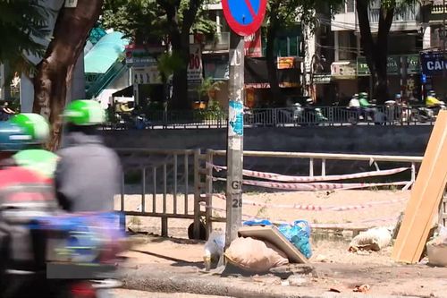 Nhiều điểm đen chân rác trên phố Giáp Nhất