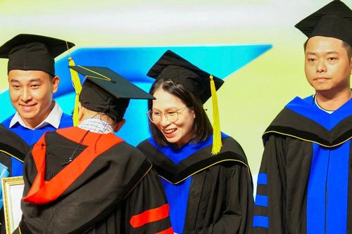 Bộ Giáo dục và Đào tạo làm rõ thông tin học viên thạc sĩ chính quy không được làm việc toàn thời gian