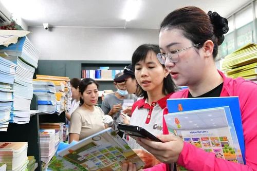 Thiếu sách giáo khoa, phụ huynh nên làm gì để con không gián đoạn việc học?