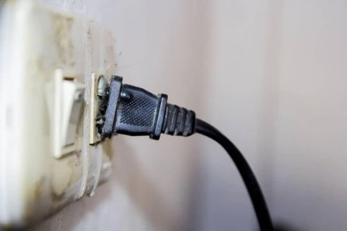 4 dấu hiệu ổ điện phòng trọ có vấn đề, thấy bất thường đừng cố sử dụng