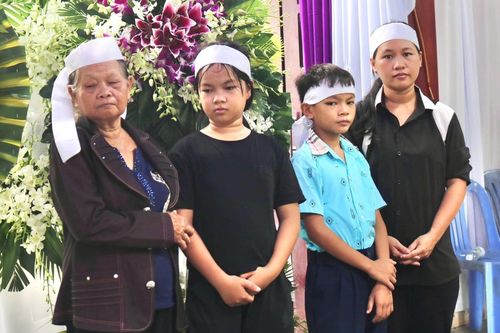 Bố đột quỵ mất, mẹ tử nạn khi đi làm giấy xác nhận hộ cận nghèo, 3 con bơ vơ