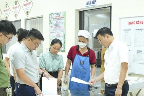 Lãnh đạo xã Gia Lâm kiểm tra công tác an toàn thực phẩm trường học
