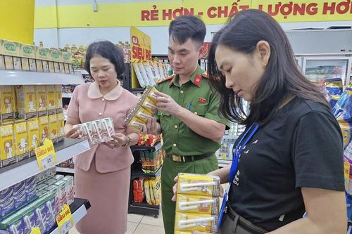Xã Phú Xuyên tăng cường kiểm tra chất lượng hàng hóa, bảo vệ quyền lợi người tiêu dùng
