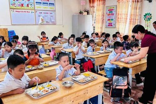 Xã Ứng Hòa siết kiểm tra, bảo đảm an toàn suất ăn bán trú