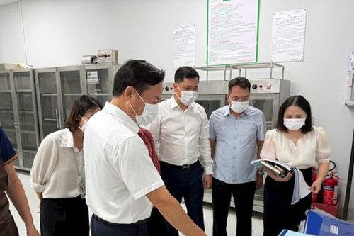 Phường Hồng Hà tăng cường kiểm tra an toàn thực phẩm tại trường học