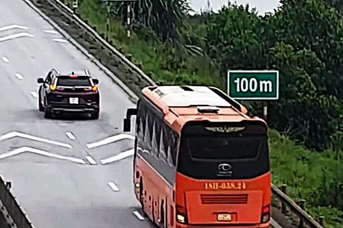 Cao tốc bổ sung biển báo 0m, 50m, 100m tại nơi xử phạt khoảng cách