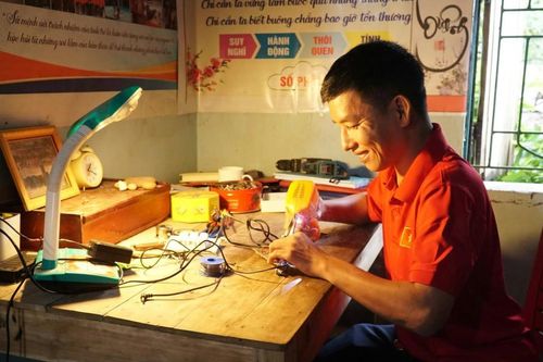 30 tuổi trở lại trường, nam sinh khuyết tật nhận giải 'Tỏa sáng nghị lực Việt'