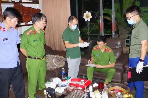 Khi quá khứ bất hảo được khoác áo 'quân tử giang hồ'