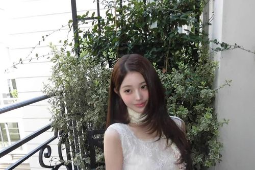 'Cựu công chúa Miu Miu' Wonyoung lần đầu tới Dior, bật mood 'ngoại giao thời trang'
