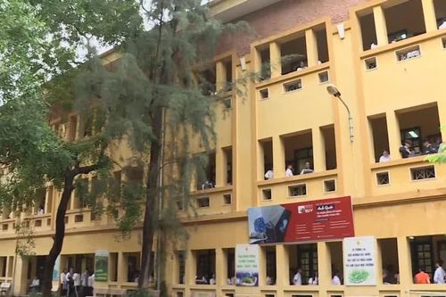 Bộ GD&ĐT yêu cầu công khai danh sách trường học vi phạm lạm thu