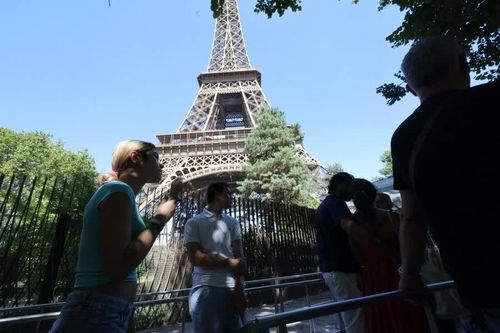 Giám đốc Tháp Eiffel từ chức sau bê bối điều chuyển nhân viên nữ