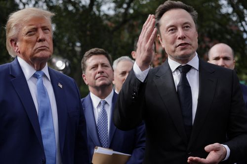 Ông Trump để các ông lớn công nghệ tự kiểm soát AI