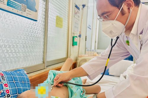 Sau 2 ngày sốt, bé 6 tuổi rơi vào nguy kịch vì viêm não