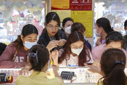 Giá vàng tăng cả triệu đồng, thoát đáy 2 tháng