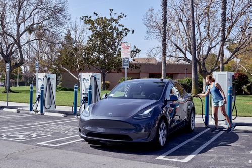 Mỹ sẽ có trụ sạc siêu nhanh 750 kW