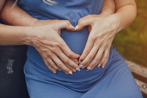 Thai chậm phát triển hay quá to, mẹ bầu cần ăn thế nào?
