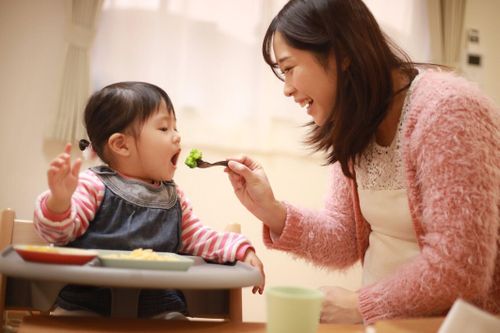 3 nhóm dưỡng chất quan trọng cho não bộ của trẻ