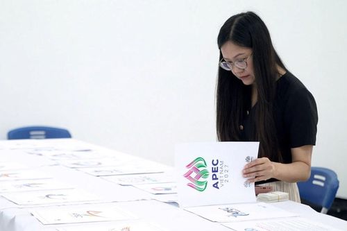 Chấm chọn mẫu thiết kế biểu trưng (logo), bộ nhận diện hình ảnh Năm APEC Việt Nam 2027