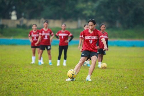 Chuyện về những cô gái Đăk Đoa đá bóng