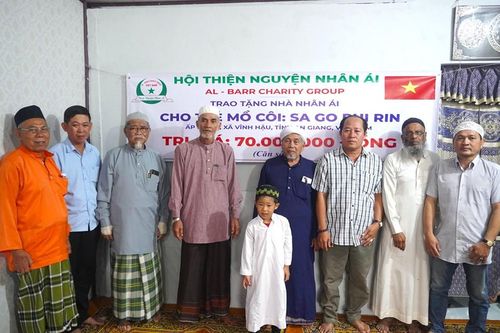 Trao Nhà nhân ái cho hộ đồng bào Chăm có hoàn cảnh khó khăn