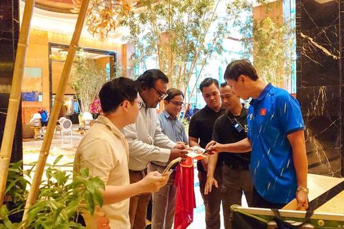 ĐT Việt Nam đến Jakarta, hướng tới trận gặp Pakistan