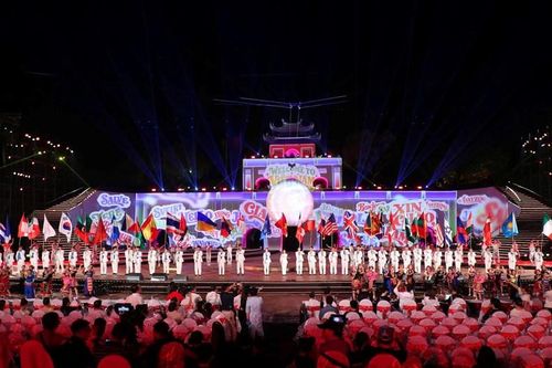 Sẵn sàng cho đêm khai mạc Lễ hội Văn hóa thế giới tại Hà Nội lần thứ hai