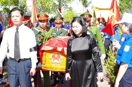 Quảng Trị truy điệu, an táng 30 hài cốt liệt sĩ mới quy tập