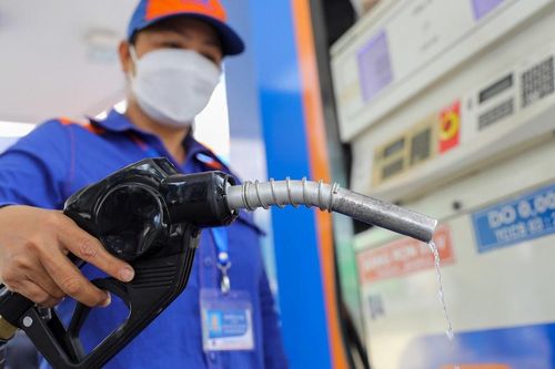 Kéo dài thời hạn áp dụng thuế nhập khẩu ưu đãi, thuế BVMT, thuế GTGT đối với xăng, dầu đến hết năm 2026