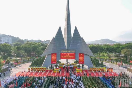 [Ảnh] Xúc động Lễ viếng, truy điệu và an táng 71 hài cốt liệt sĩ trên biên giới Lào Cai