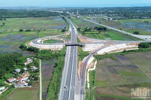 Khai thác và tổ chức thu phí nút giao Trì Bình-Dung Quất trên đường cao tốc Đà Nẵng-Quảng Ngãi từ 0 giờ ngày 1/10