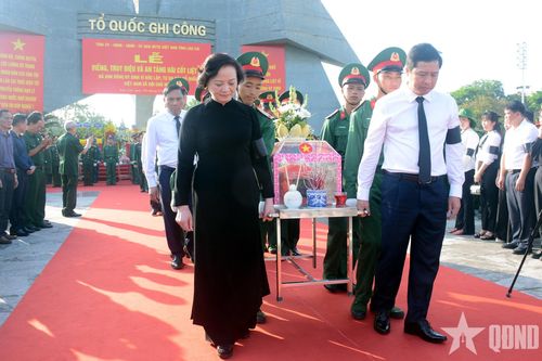 Tỉnh Lào Cai trang trọng tổ chức Lễ viếng, truy điệu và an táng 71 hài cốt liệt sĩ