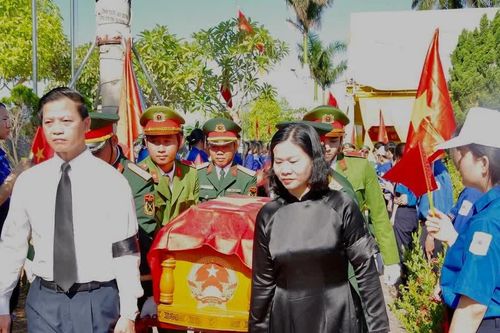Trang trọng lễ an táng 30 hài cốt liệt sĩ tại Quảng Trị