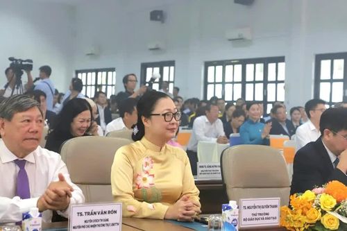 UEH Mekong khai giảng khóa 52, tăng kết nối đào tạo với thực tiễn ĐBSCL