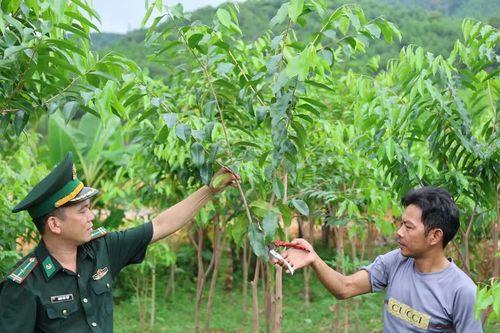 Đưa pháp luật đến gần hơn với đồng bào Chứt