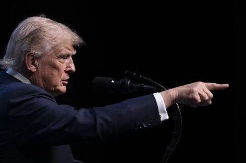 Tổng thống Trump ký lệnh đổi cách gọi trí tuệ nhân tạo (AI) thành siêu trí tuệ (SI), tiết lộ kế hoạch giám sát