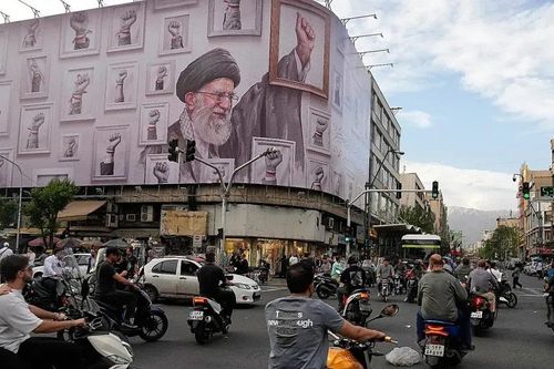 Kinh tế Iran: Người dân tích trữ thực phẩm, thuốc men giữa vòng vây cấm vận của Mỹ