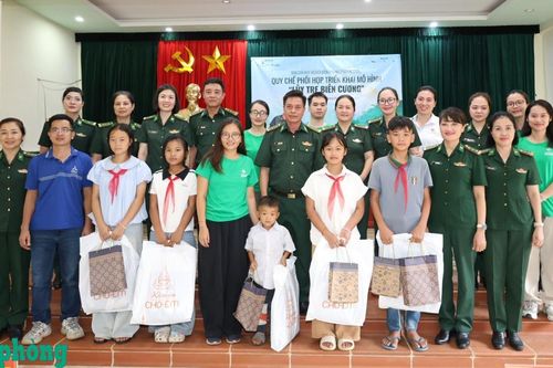 Thống nhất quy chế phối hợp triển khai mô hình 'Lũy tre biên cương', trao quà tặng học sinh khu vực biên giới tỉnh Lai Châu