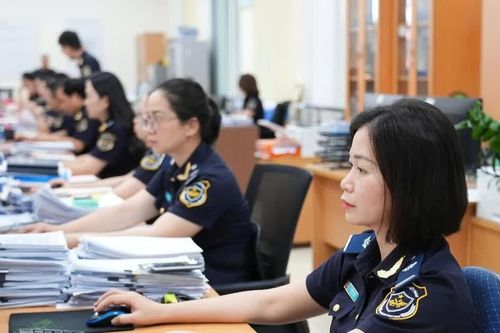 Đề xuất ô tô dưới 16 chỗ, rượu, bia, thuốc lá, xăng phải làm thủ tục tại cửa khẩu nhập