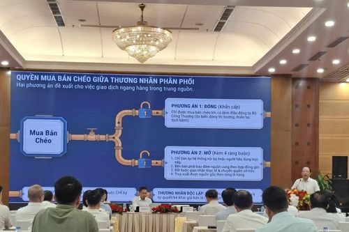 Bộ Công Thương tính phương án để doanh nghiệp tự quyết giá xăng dầu