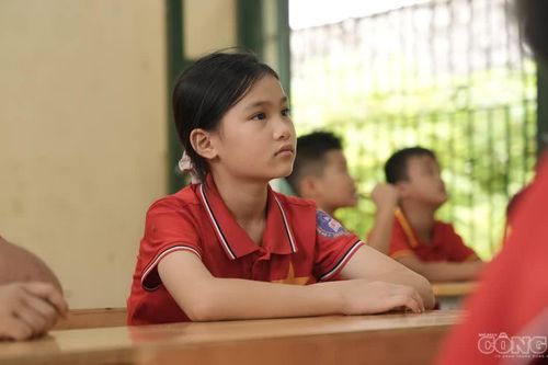 Có hai con gái dưới 16 tuổi, gia đình có thể được nhận loạt hỗ trợ này