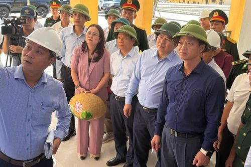 Bí thư Tỉnh ủy Quảng Trị kiểm tra trường nội trú vùng biên: 'Tiến độ như thế này là rất chậm!'